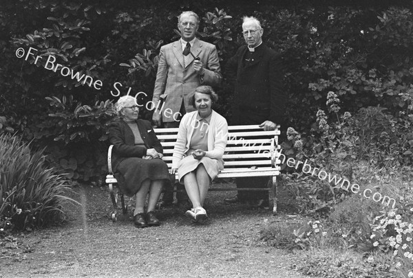 GROUP AT FORT VILLAS  NELLIE  BERTIE  ETTA  SELF